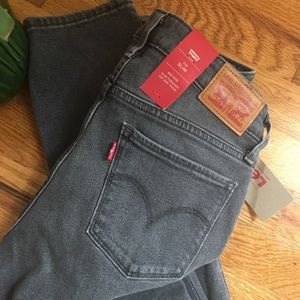 NWT Levi’s 712 Slim Skinny Fit Black Wash Jean